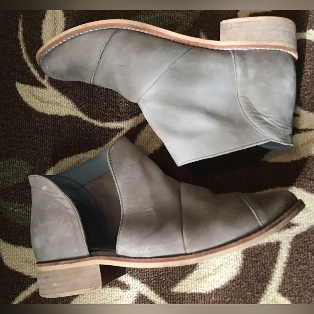 Crevo Coralie Asymmetric Cut Out Boot 9